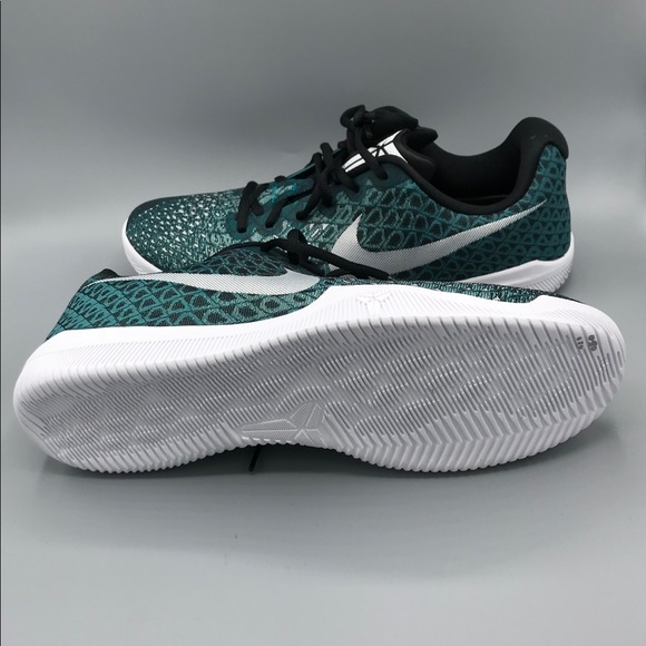 Nike Men’s Kobe Mamba Instinct Basketball Shoes - Picture 5 of 6